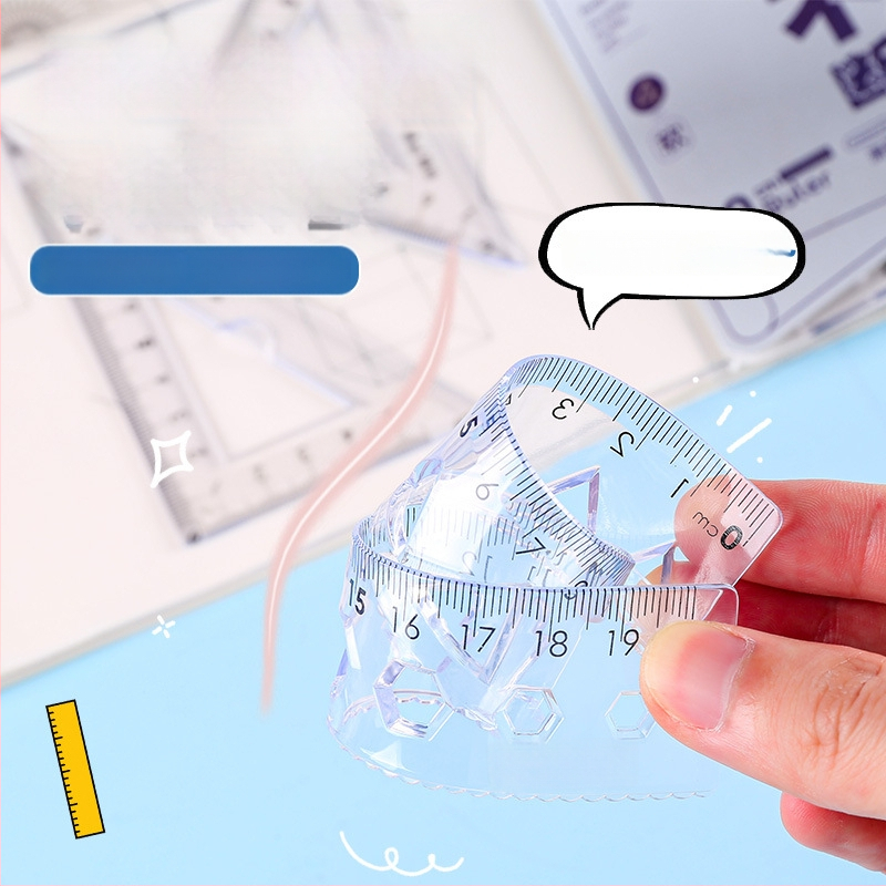 Plastikinis keturių liniuotų komplektas piešimui, įskaitant trikampio liniuotę ir kampometrą