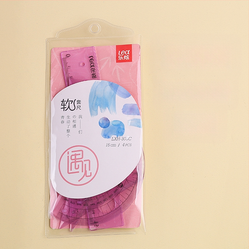 Plastikinis keturių liniuotų komplektas piešimui, įskaitant trikampio liniuotę ir kampometrą