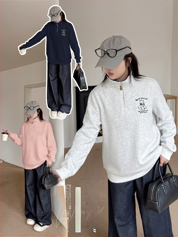 Moteriškas megztinis su gobtuvu ir pusės užtrauktuko, flisinė įdėja (medvilnė-poliesteris, siuvinėjimas, stovimas kaklas, ilgos rankovės, vidutinio ilgio) Ruduo 2025