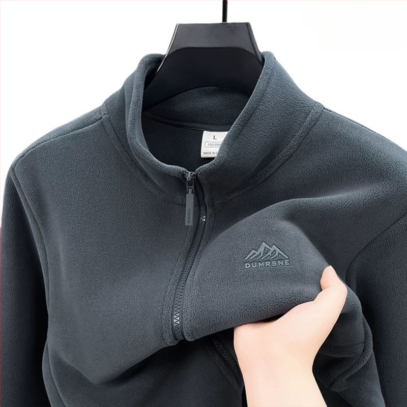 Vyriskas storas fliso džemperis su užtrauktuku, stovinčiu kaklu ir kišenėmis su užtrauktukais