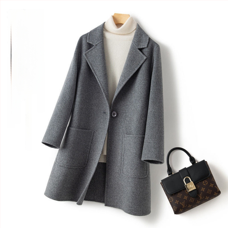 Moterų vilnos paltas, vidutinio ilgio, laisvas kirpimas, korėjietiško stiliaus, apykaklė su lapeliu, ilgis 65–80 cm