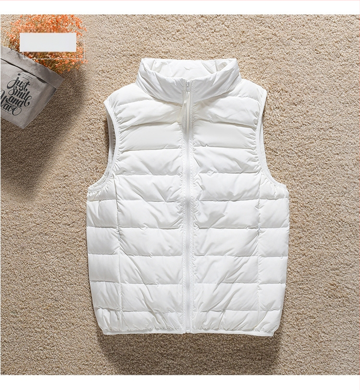 Sievietēm plāna dūnu veste ar augstu apkakli un rāvējslēdzēju, pildījums: pīļu dūnas, slaids siluets, garums 50–65 cm.