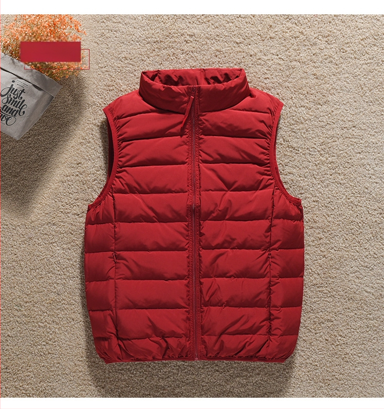 Sievietēm plāna dūnu veste ar augstu apkakli un rāvējslēdzēju, pildījums: pīļu dūnas, slaids siluets, garums 50–65 cm.