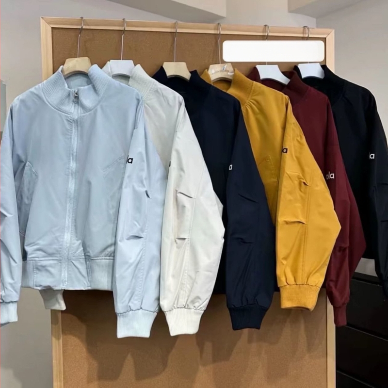 Sieviešu bez piedurknēm beisbola jaka, chenille audums, 50–70% spandeks, stāvošs kakls, garums 50–65 cm