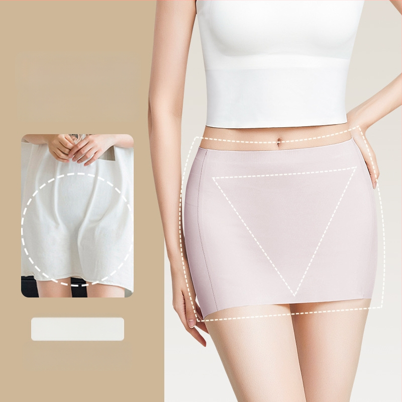 Bešveidės moterų saugios kelnaitės su dviguba apsauga ir anti-eksponavimo dizainu, Ice Silk audinys, vidutinio aukščio liemuo, 75% nailonas, intymiai sričiai skirta pamušalas 100% medvilnė.