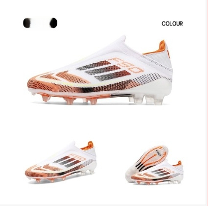 Futbolo bateliai su kvėpuojančia technologija, žemas viršus iš sintelinės odos, anti-slip gumos padai, treniruotėms ant žolės