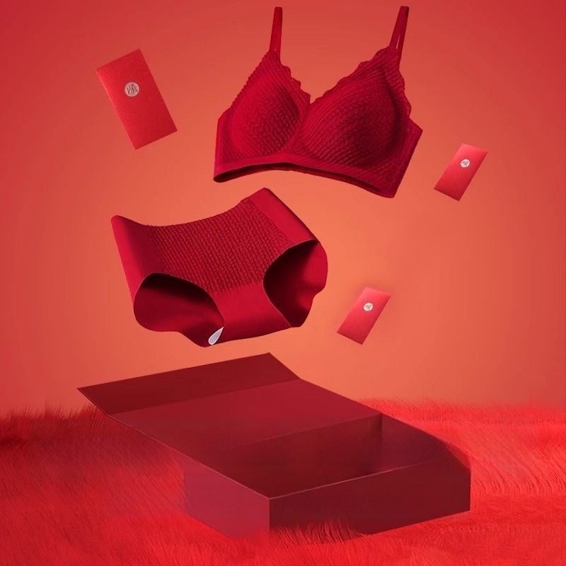 Jaunavedžių liemenėlės komplektas: push-up efektas, 3/4 puodeliai, putplasčio įdėklas, fiksuotos dvigubos petnešos, nugaros trijų eilių sagtelės, nailonas