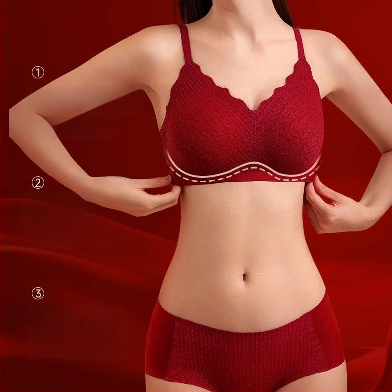 Jaunavedžių liemenėlės komplektas: push-up efektas, 3/4 puodeliai, putplasčio įdėklas, fiksuotos dvigubos petnešos, nugaros trijų eilių sagtelės, nailonas