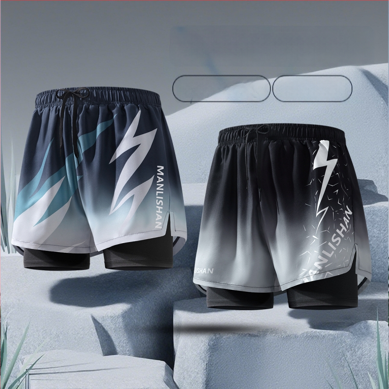 Vyrų plaukimo šortai, greitai džiūstantys ir kvėpuojantys, poliesteris/spandeksas (85%/15%), pamušalas 95% poliesteris, 5% spandeksas, spaudas, plaukimo ir vandens sportams
