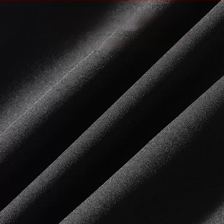 Loria plaukimo šortai, išorinis audinys 95% poliesteris, pamušalas 92% poliesteris, vienodo tono raštas, stilius: briefs, boxer briefs, tinkami plaukiojimui ir vandens veikloms