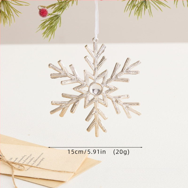 Piekaramais no plastmasas ar sniegpārslas un briežu galvas motīviem — Ziemassvētki; Produkta tips: Piekaramais; Iepakojums: viena opp maisiņā; Stils: mūsdienīgs vienkāršs, klasisks.