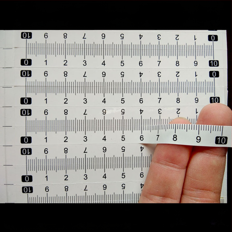 Pašlīmējošs caurspīdīgs lineāls ar centimetru skalu, ūdensizturīga uzlīme