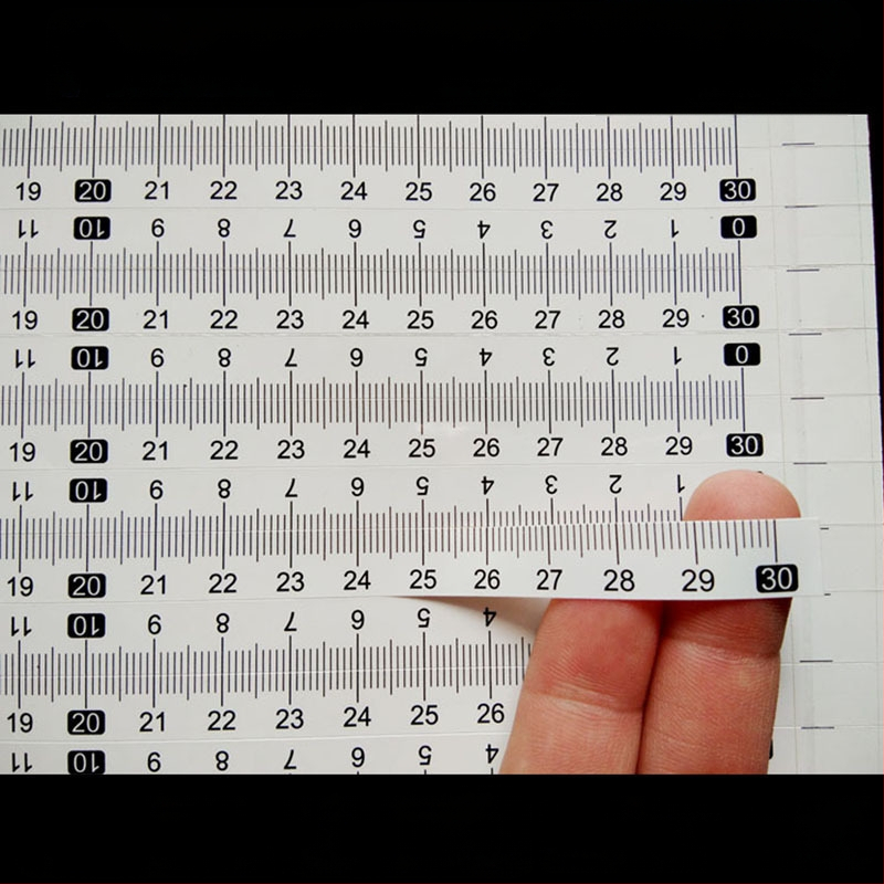Pašlīmējošs caurspīdīgs lineāls ar centimetru skalu, ūdensizturīga uzlīme