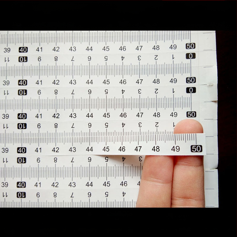 Pašlīmējošs caurspīdīgs lineāls ar centimetru skalu, ūdensizturīga uzlīme