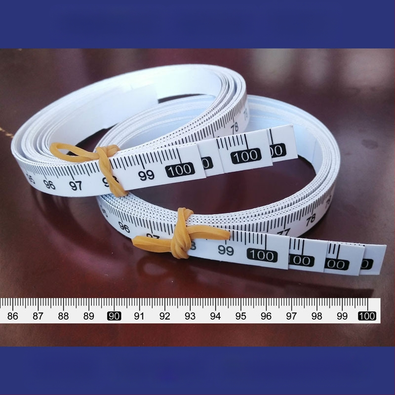 Pašlīmējošs caurspīdīgs lineāls ar centimetru skalu, ūdensizturīga uzlīme