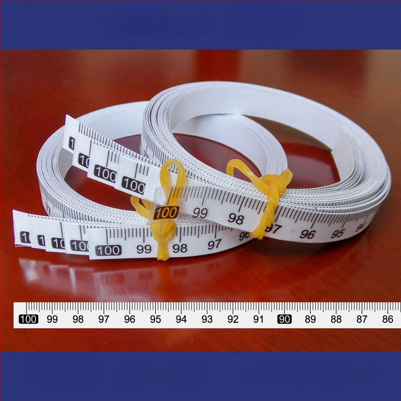 Pašlīmējošs caurspīdīgs lineāls ar centimetru skalu, ūdensizturīga uzlīme