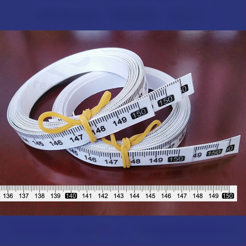 Pašlīmējošs caurspīdīgs lineāls ar centimetru skalu, ūdensizturīga uzlīme