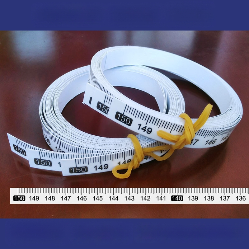 Pašlīmējošs caurspīdīgs lineāls ar centimetru skalu, ūdensizturīga uzlīme