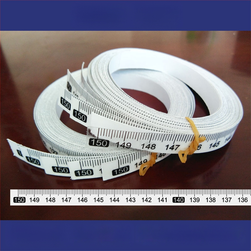 Pašlīmējošs caurspīdīgs lineāls ar centimetru skalu, ūdensizturīga uzlīme