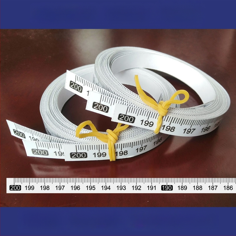 Pašlīmējošs caurspīdīgs lineāls ar centimetru skalu, ūdensizturīga uzlīme