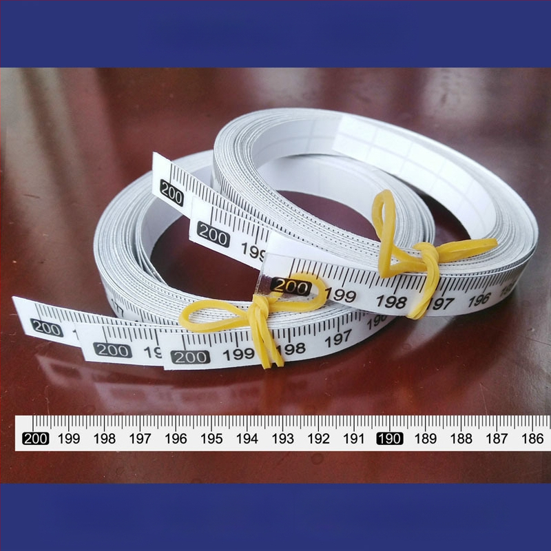 Pašlīmējošs caurspīdīgs lineāls ar centimetru skalu, ūdensizturīga uzlīme