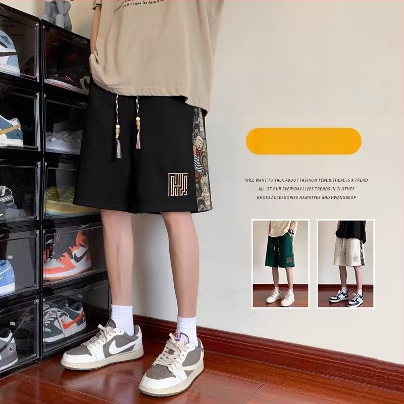 Vyrų šortai su kinietišku siuvinėjimu – capri ilgis, laisvas kirpimas, poliesteris 90%, mikro atšokimo elastumas, vasaros sportas