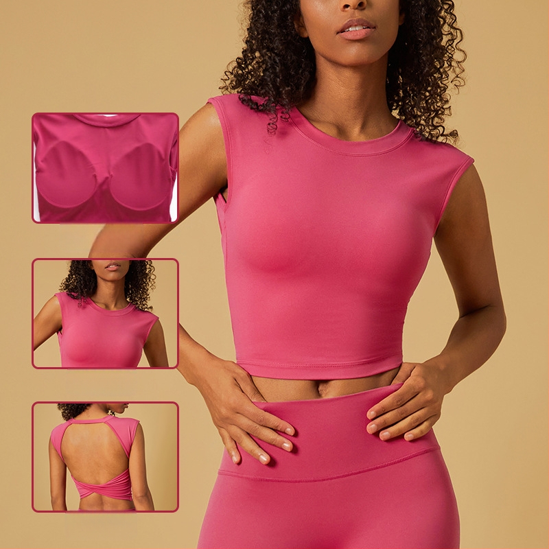 Moterų vieno gabalo sportinis liemenėlis su formuotais 3/4 kaušeliais, nailono mišinio audinys, fiksuoti dvigubi petnešos, tinkamas jogai ir treniruotėms