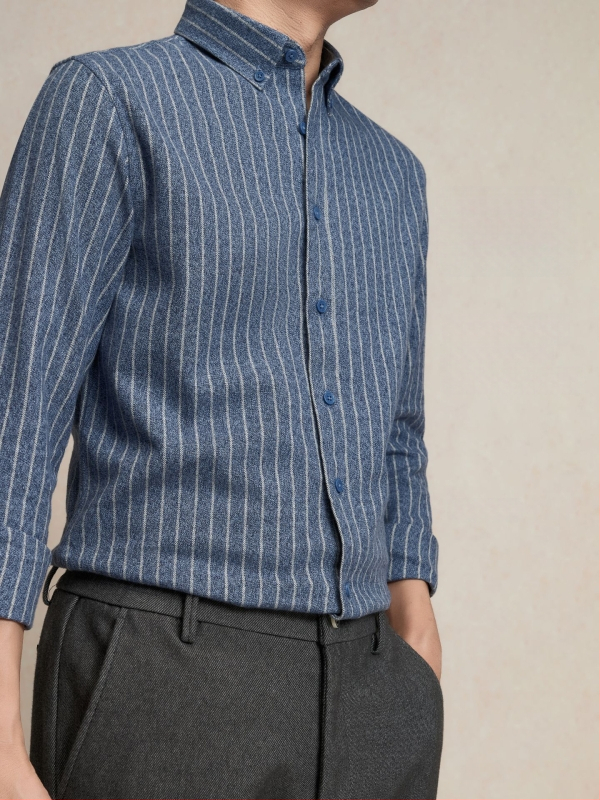 Meeste puuvillane särk vertikaalsete triipudega, pikkade varrukatega, ruuduline krae, tihe lõige, talvine igapäevane äriline särk