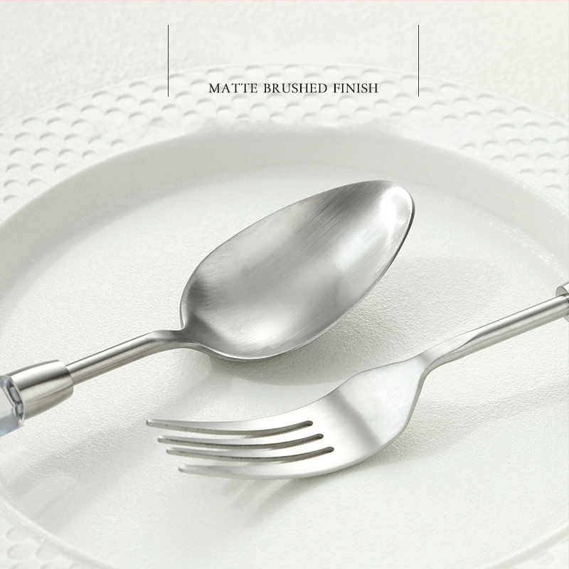 Deimantinės serijos 304 nerūdijančio plieno vakarietiškų stalo įrankių komplektas: peilis, šakutė, šaukštas, kepsninės peilis, desertinis šaukštas