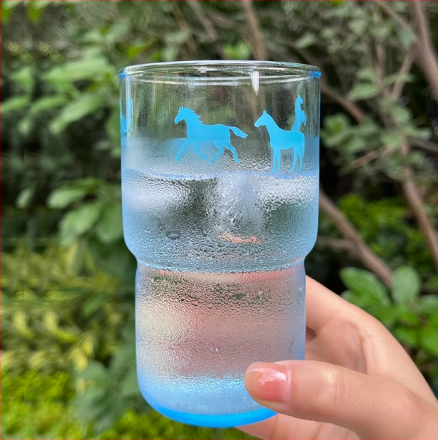 Terminuoto stiklo vandens puodelis su karikatūriniu raštu, apvalus be rankenos, atsparus karščiui, tinkamas arbatai ir kavai, galima pritaikyti