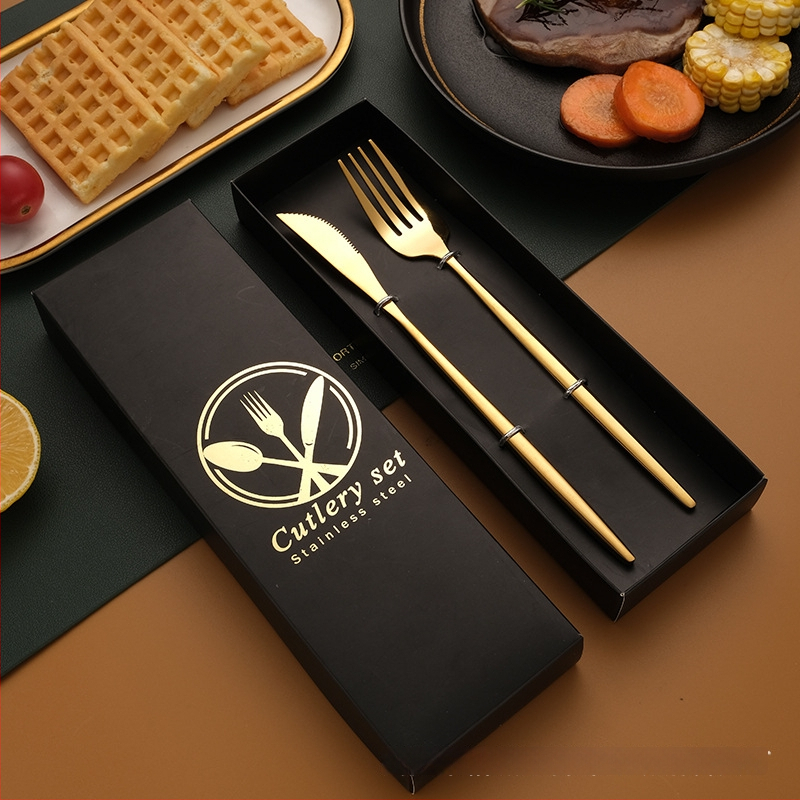 Nerūdijančio plieno stalo įrankių rinkinys – peilis, šakutė, šaukštas ir lazdelės; 410 nerūdijantis plienas, veidrodinis poliravimas, dovanos pakuotė, galimybė pritaikyti