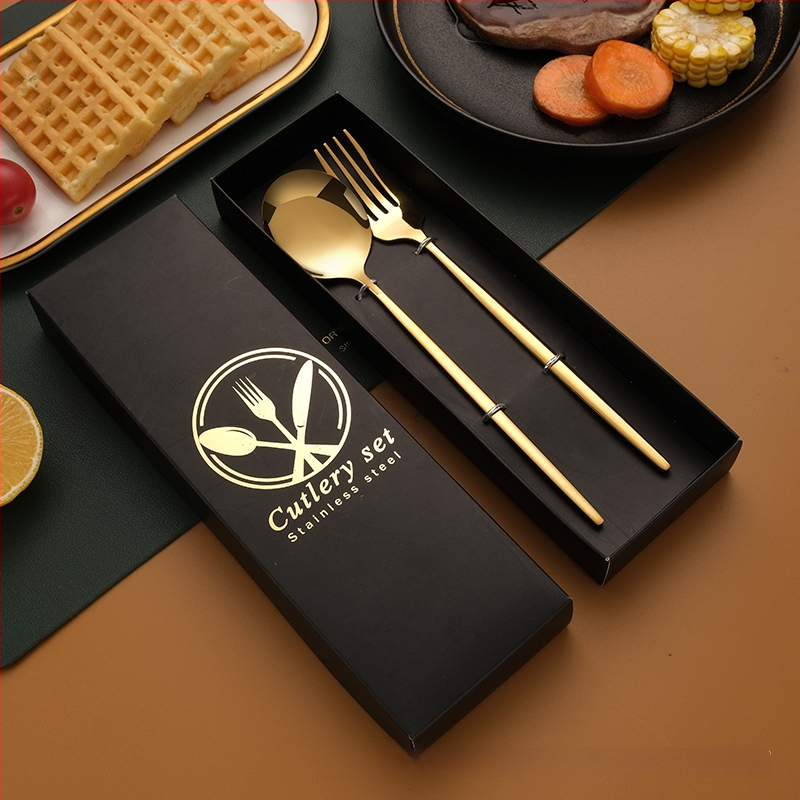 Nerūdijančio plieno stalo įrankių rinkinys – peilis, šakutė, šaukštas ir lazdelės; 410 nerūdijantis plienas, veidrodinis poliravimas, dovanos pakuotė, galimybė pritaikyti