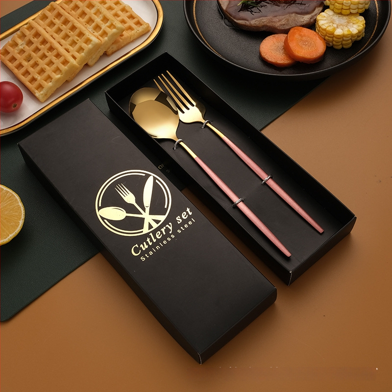 Nerūdijančio plieno stalo įrankių rinkinys – peilis, šakutė, šaukštas ir lazdelės; 410 nerūdijantis plienas, veidrodinis poliravimas, dovanos pakuotė, galimybė pritaikyti