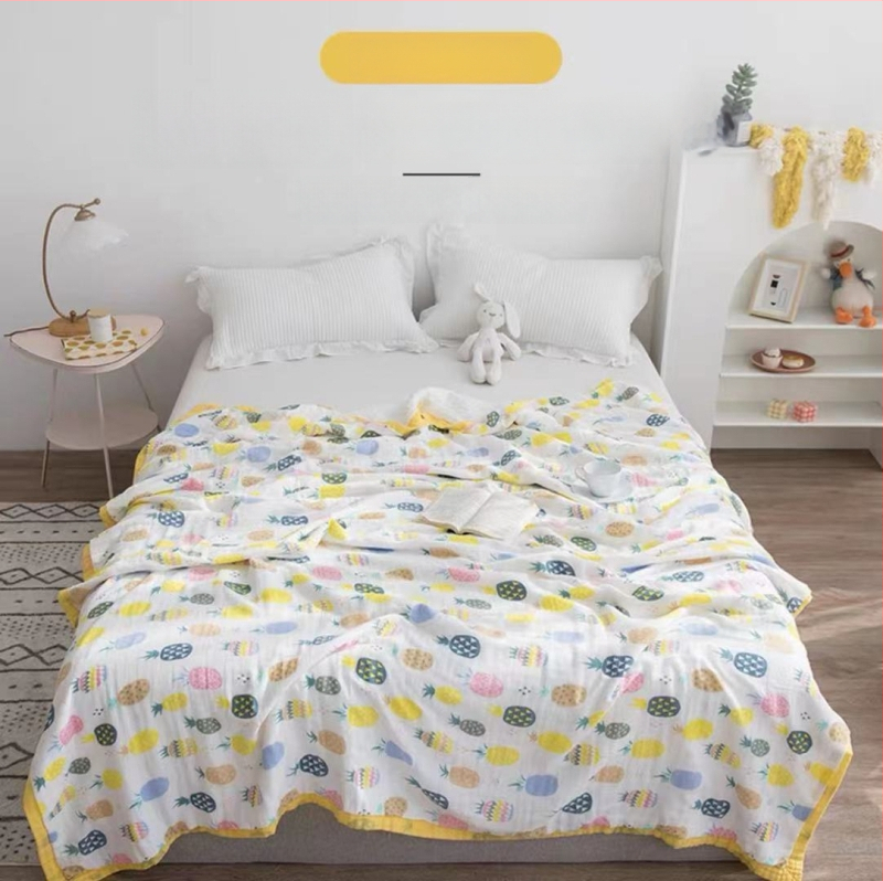 6 sluoksnių gaze kūdikių rankšluostis su spausdintu dizainu (40s siūlai, >500 g, Victoria Little Bee)