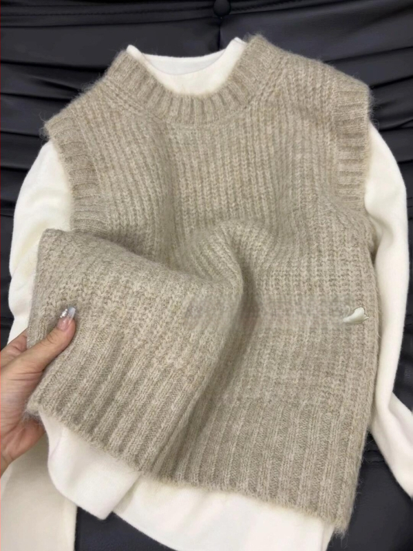 Moterų megzta liemenė, Royal Sister stilius, apvalus kaklas, ilgis 50–65 cm, vienos spalvos, ruduo 2025