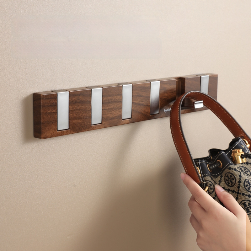 Lipni sieniniai kabliukų rinkinys su keturiais ar daugiau kablių, iš plastiko, apkrova 1–3 kg, dizainas – valrieksto grūdų tekstūra ir pianino klavišų įkvėptas stilius, modernus minimalistinis