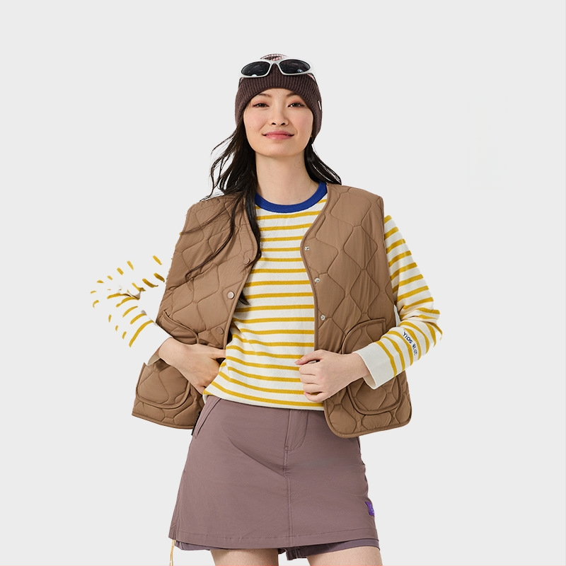 Nailoninė liemenė su poliesterio įdaru – V kaklo iškirptė, vienos eilės mygtukų užsegimas, vienalytė spalva, įprasta ilgio