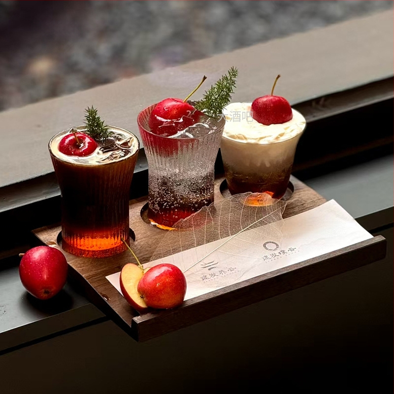 Kohvitassi komplekt puidust alusega ja trükitud logoga | lihtne stiil, lansseeriti 2023