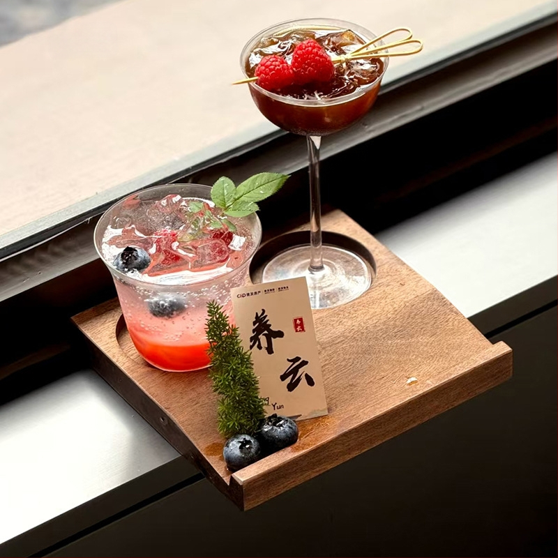 Kohvitassi komplekt puidust alusega ja trükitud logoga | lihtne stiil, lansseeriti 2023