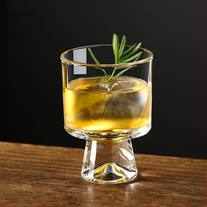 Kohvitassi komplekt puidust alusega ja trükitud logoga | lihtne stiil, lansseeriti 2023