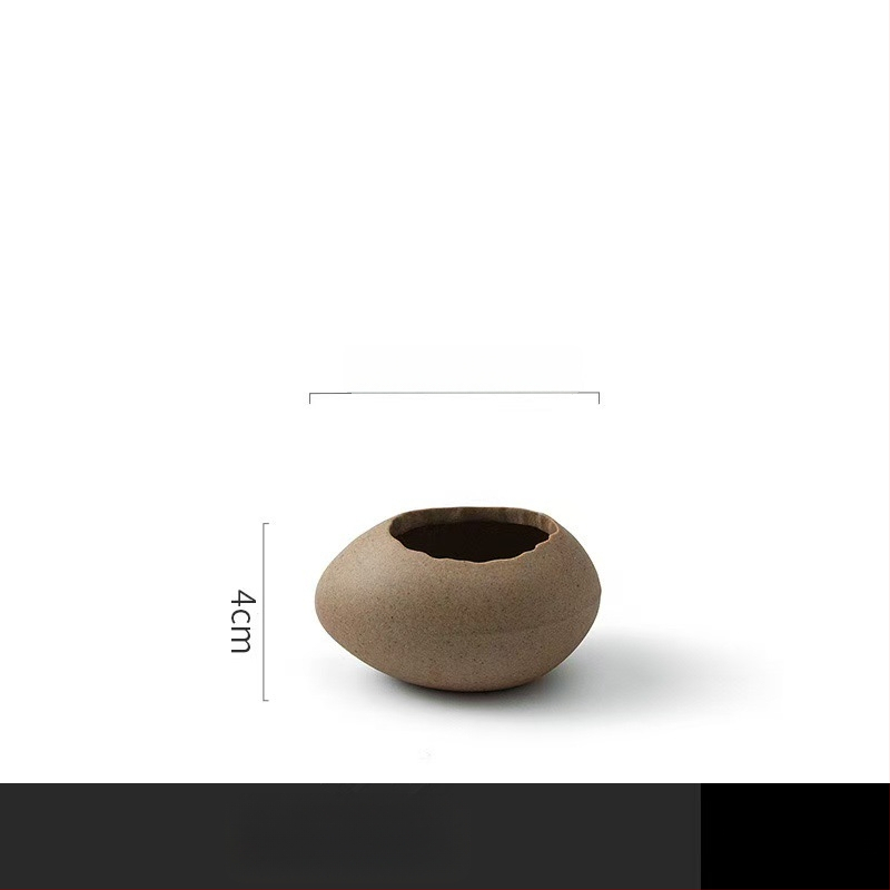 Portselanist magustoidu kauss strutsi kujundusega muna kujul, mikrolaineahi ei toimi