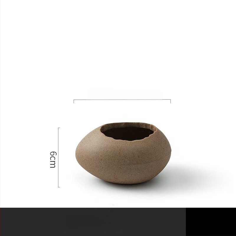 Portselanist magustoidu kauss strutsi kujundusega muna kujul, mikrolaineahi ei toimi