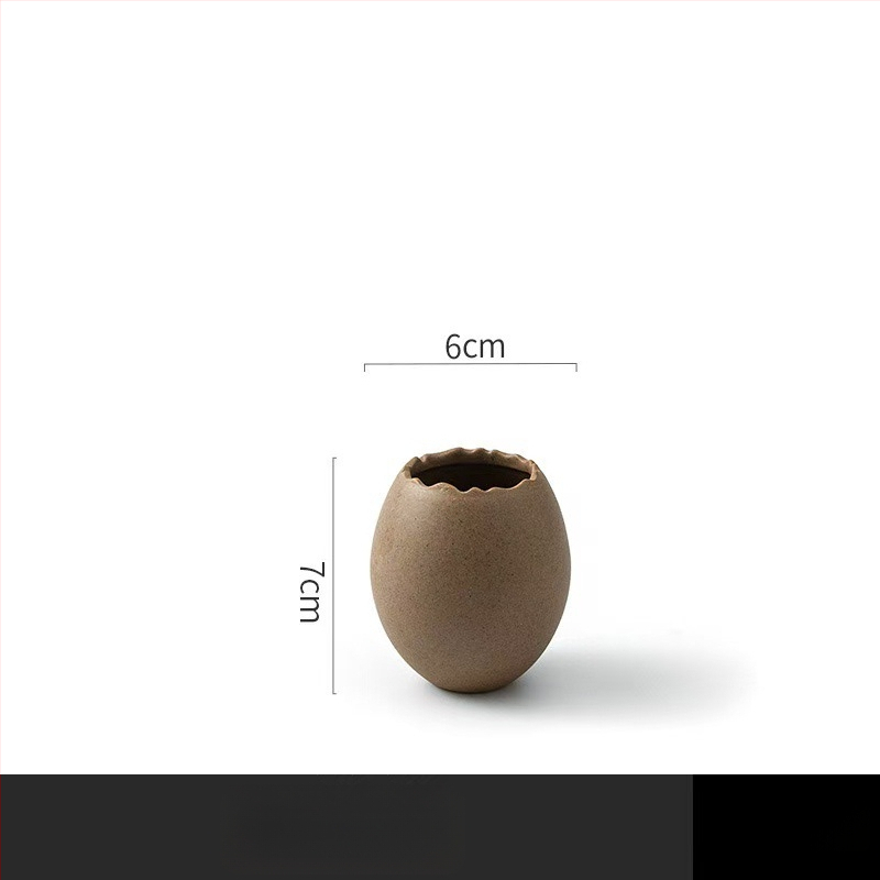 Portselanist magustoidu kauss strutsi kujundusega muna kujul, mikrolaineahi ei toimi