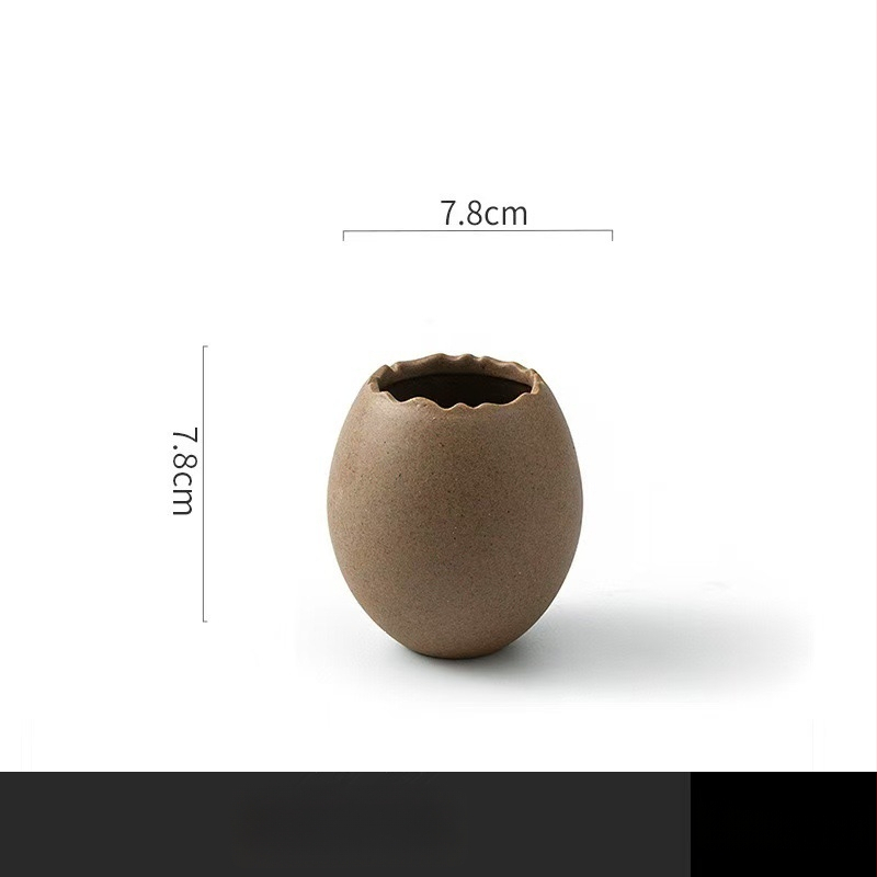 Portselanist magustoidu kauss strutsi kujundusega muna kujul, mikrolaineahi ei toimi