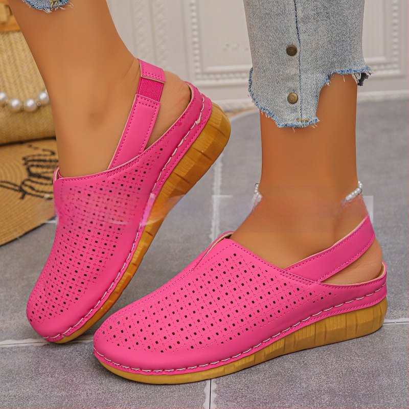 Sandales ar vienu siksnu, bieza PU zole, augšdaļa no sintētiskas ādas, priekšējā aizdare ar auklu, brīvā laika stils