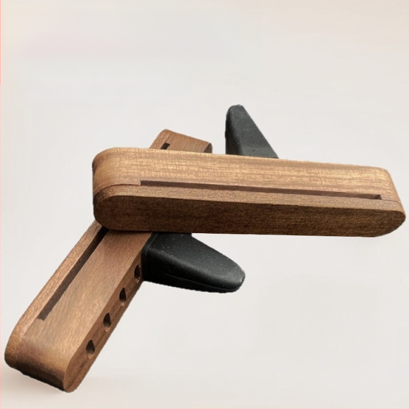 Puidust auto lõhna difuuser klipp õhuava jaoks, avatud kaanega, graveeritav logo, materjal: puit; aurustumise aeg üle 90 päeva