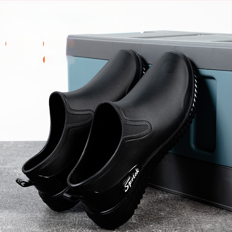 Meeste lühikesed vihmajalatsid PVC ülaosaga, plastmassist tallaga, libisemisvastane ja kulumiskindel, nelja aastaaja kasutamiseks