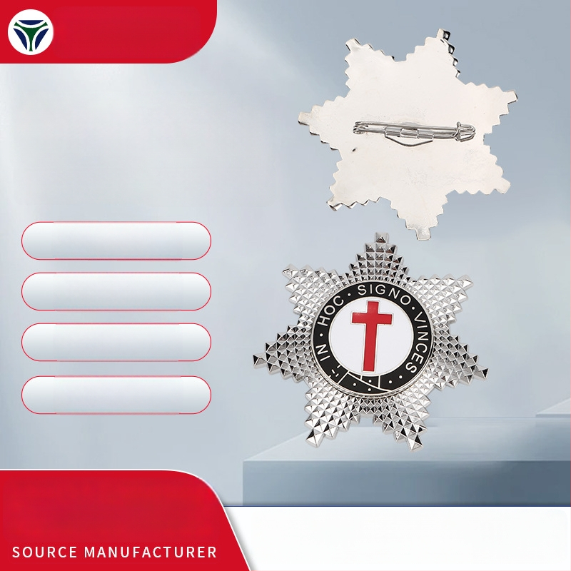 Metallist märgis kohandatud logoga, tsink sulam, die-casting valatud, kinnitus: liblikaklamber, nõel või nupud, kinkekarp