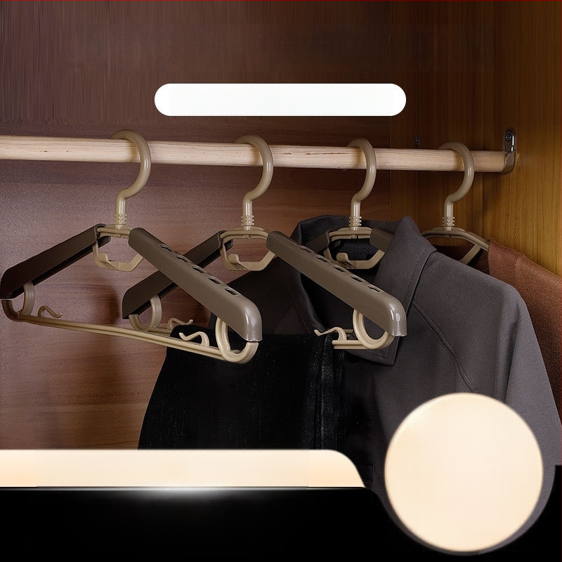 Teleskoopiline plastikust riidepuu, libisemiskindel, jälgi jätmata, õla märgid vältiv, raske ja vastupidav, koduseks kasutuseks – riided, püksid ja lipsud