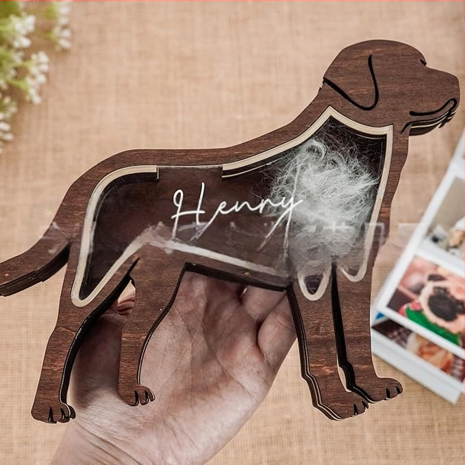 Graveeritud puidust mälestuskarp lemmikloomadele – kaasaegne minimalistlik stiil